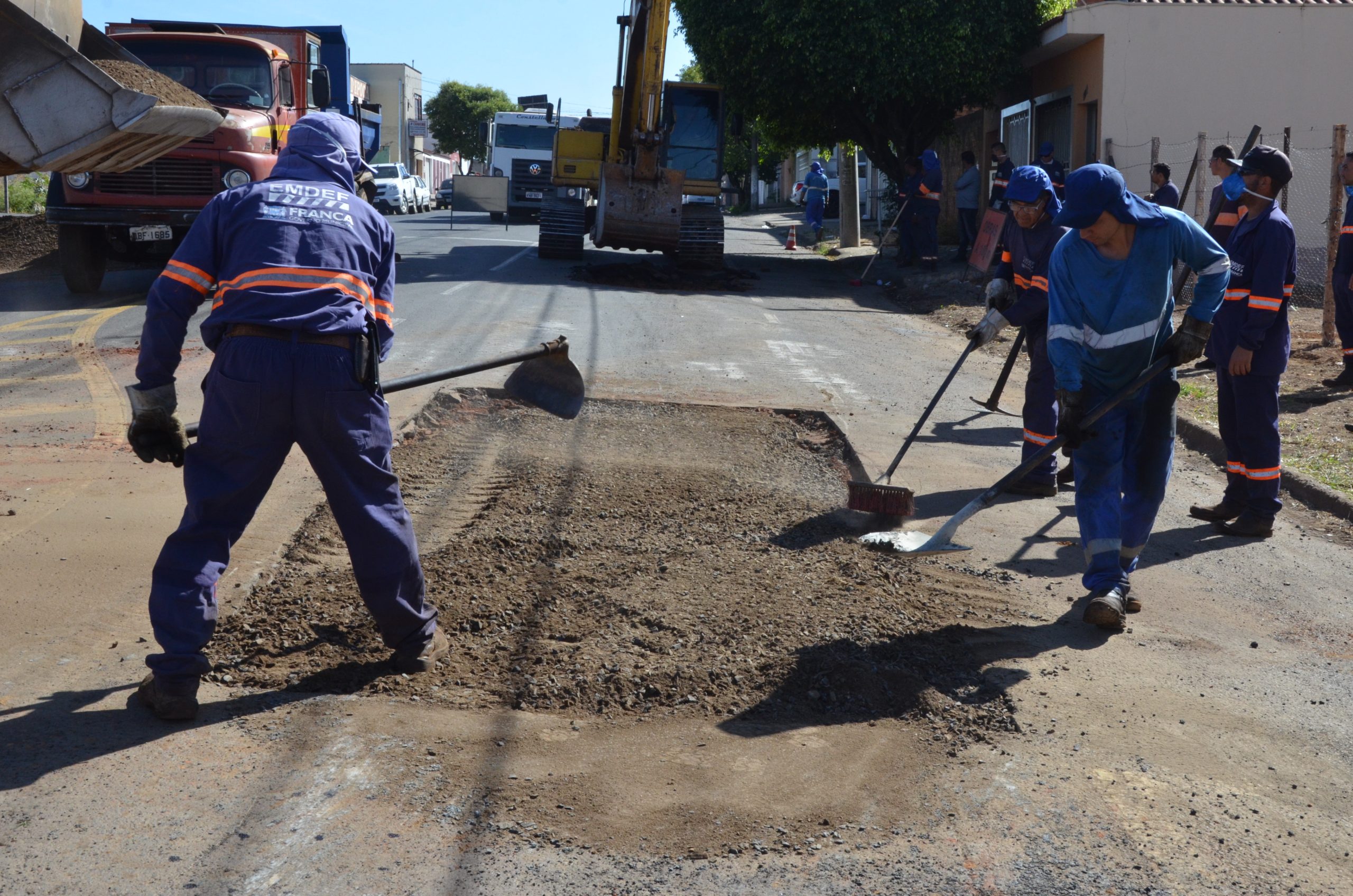Em Franca, avenida do Jardim Paulistano tem asfalto recuperado