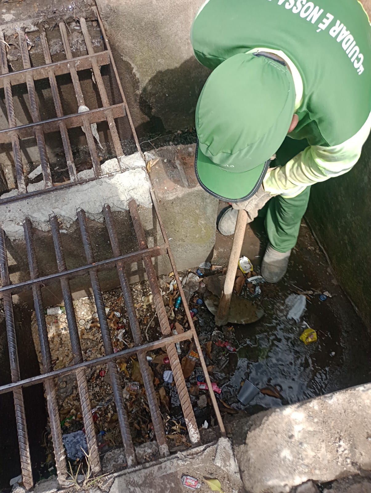 Força-tarefa intensifica limpeza de bocas de lobo em diversos bairros de Franca