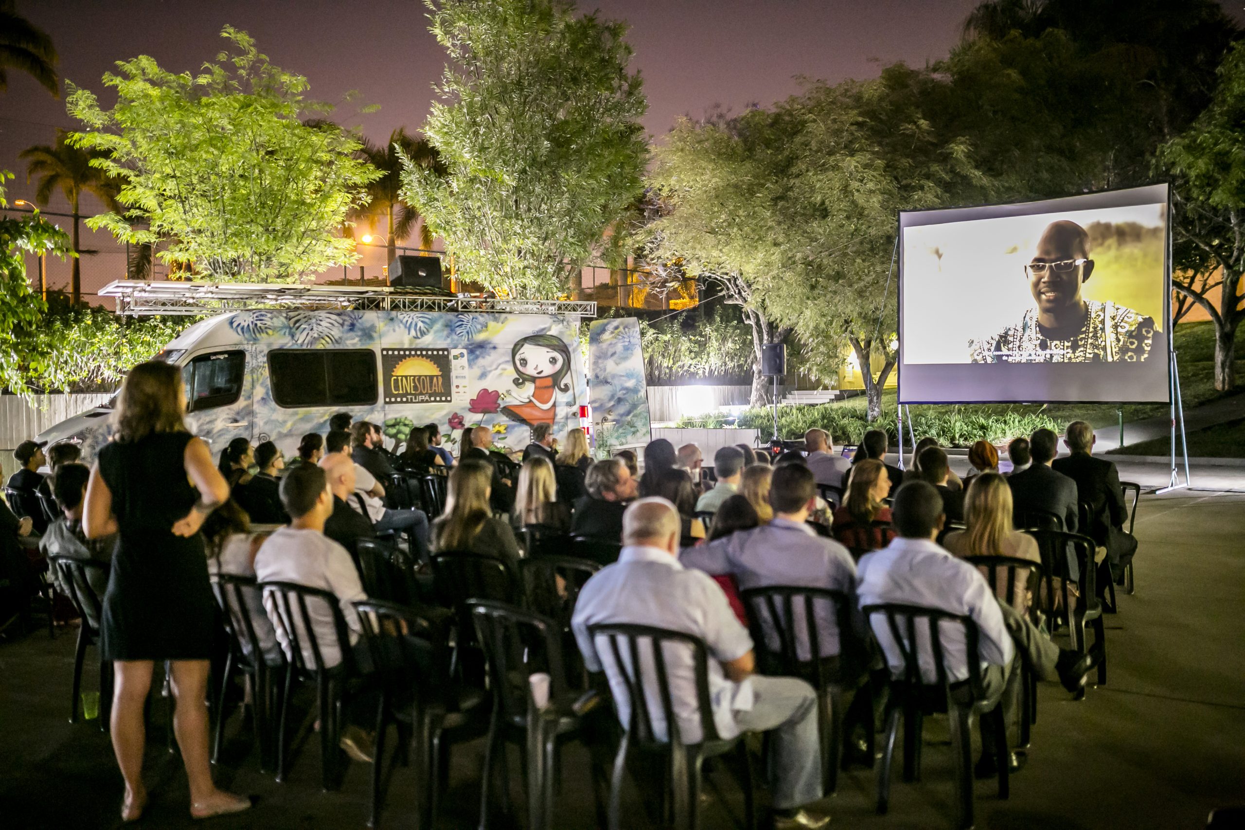 1º cinema movido a energia solar chega a Franca com atividades para toda a família