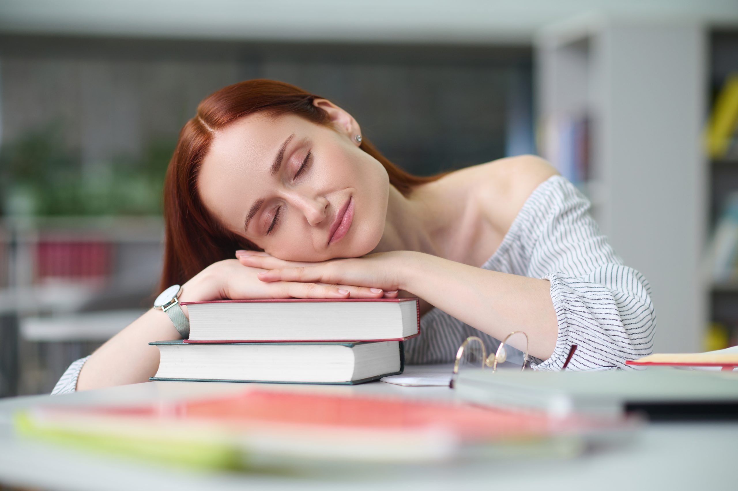 Cochilos frequentes podem estar associados à pressão alta, sugere estudo