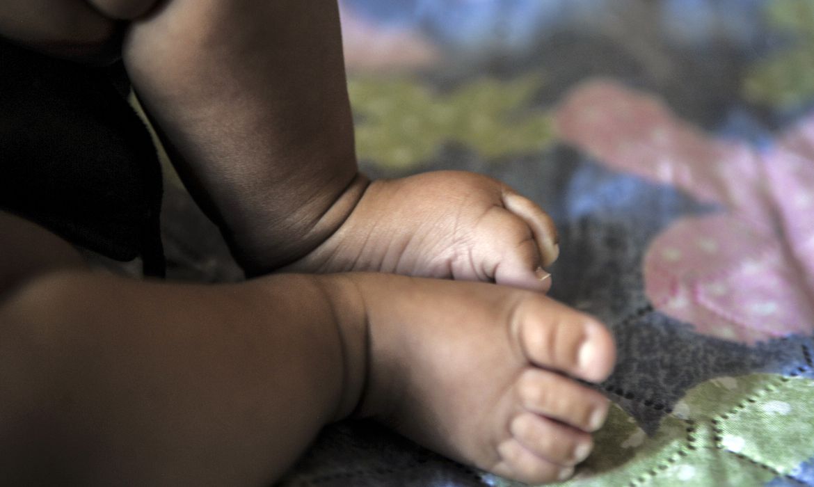 Covid-19 matou 539 crianças com idade entre seis meses e três anos, diz Fiocruz