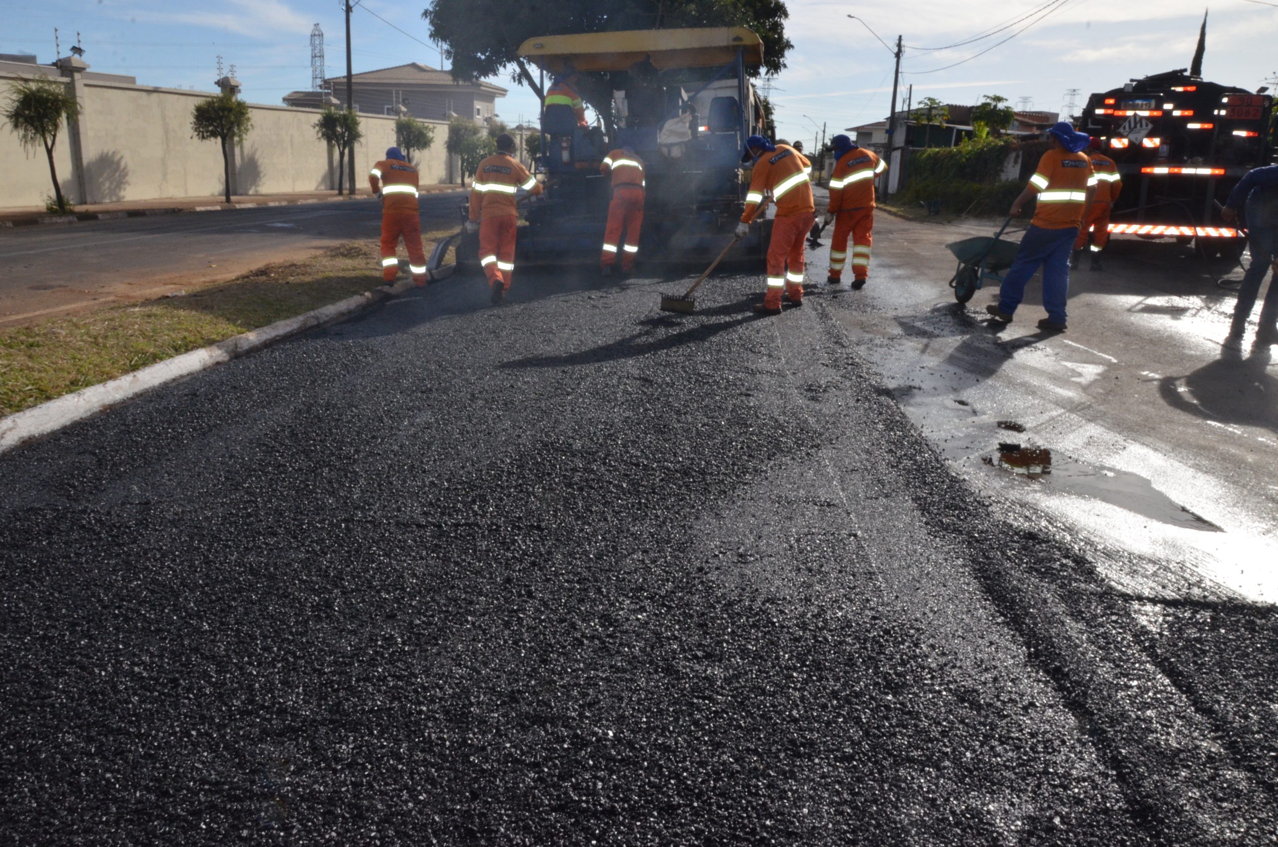 Em Franca, serviços de recapeamento seguem no bairro Jardim do Éden