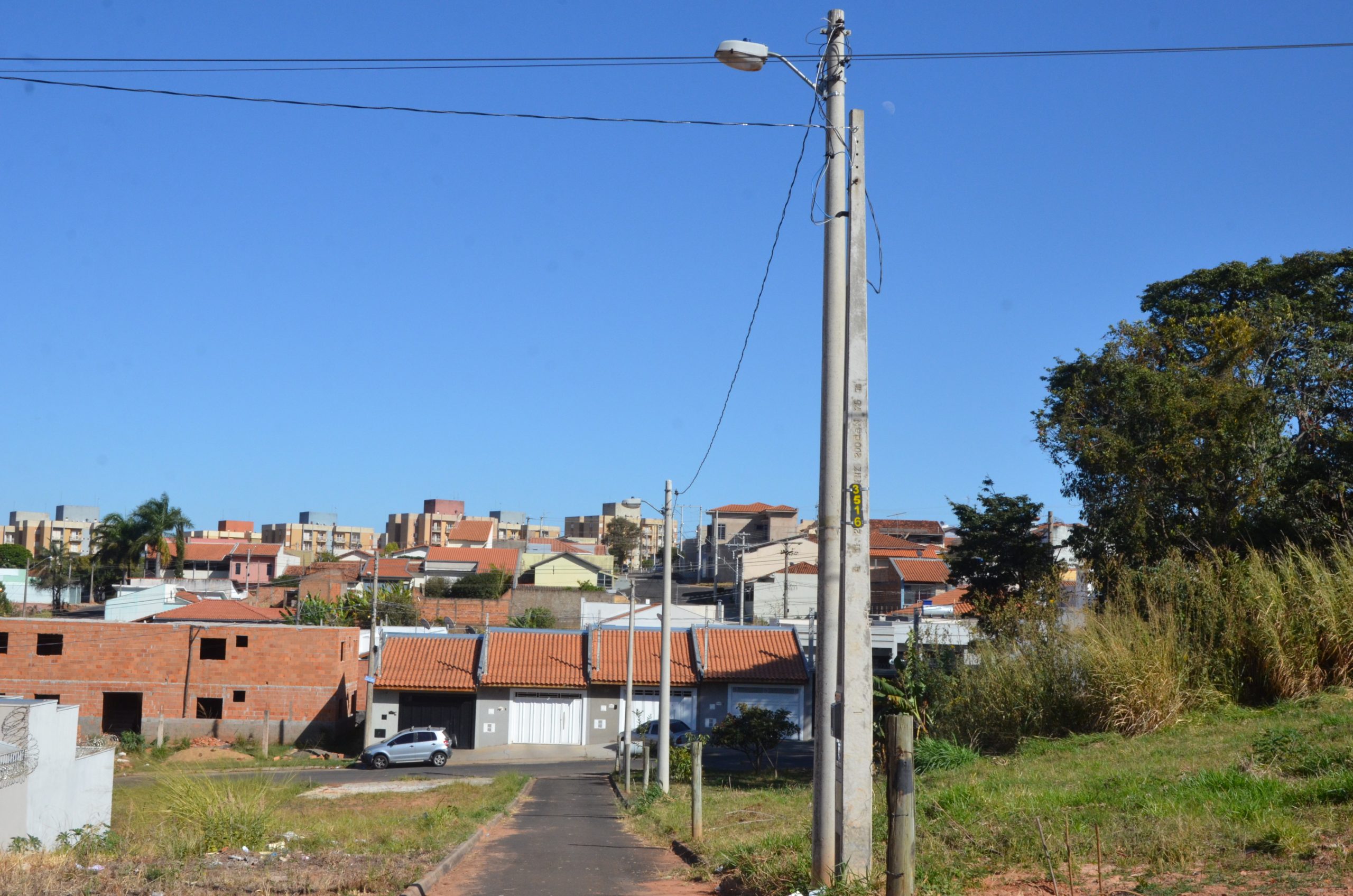 Rua do bairro Ângela Rosa, em Franca, recebe nova iluminação pelo programa Mais Luz