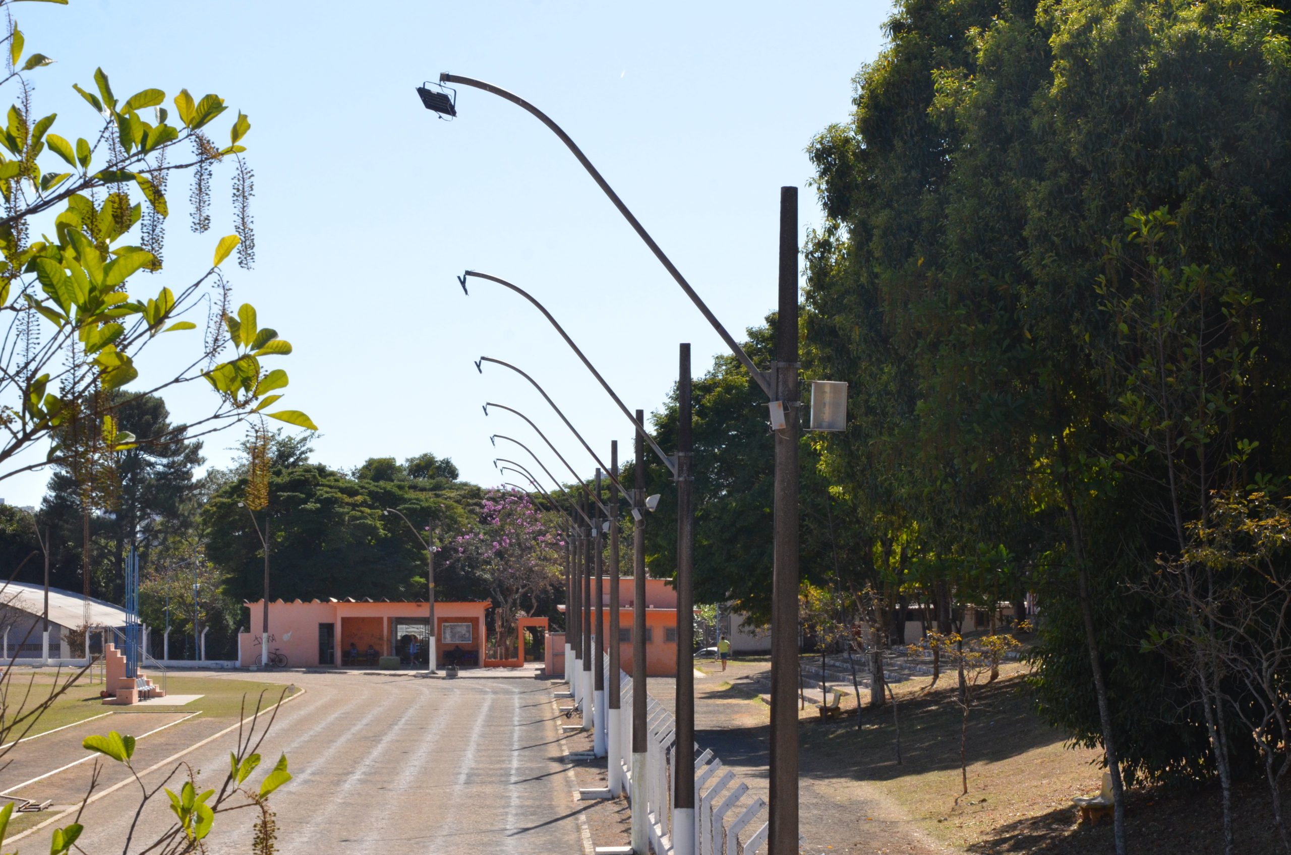 Poliesportivo começa a receber nova iluminação – todas as lâmpadas serão trocadas