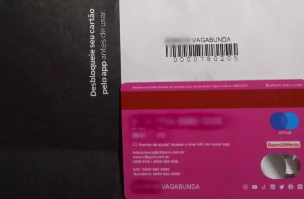 Mulher tem sobrenome trocado por vagabunda em cartão de crédito e pede indenização