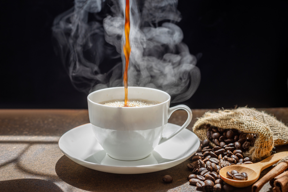 “Cafezinho” corresponde a 10% do valor da refeição do brasileiro em 2022, diz estudo