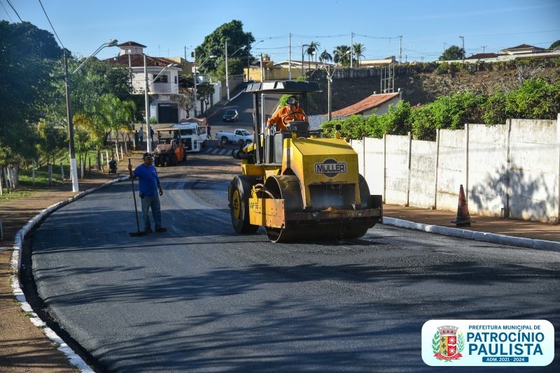 Prefeitura de Patrocínio Paulista continua recapeando as ruas de maior movimento