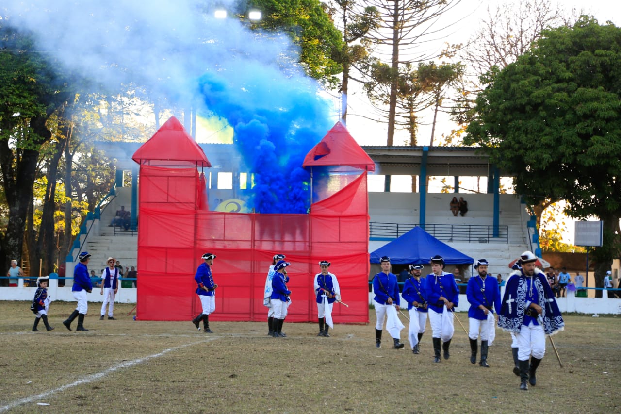 Cavalhada da Franca faz público vibrar com apresentações no Parque “Fernando Costa”