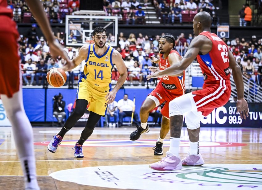 Lucas Dias dá show e é cestinha, mas seleção brasileira perde para Porto Rico