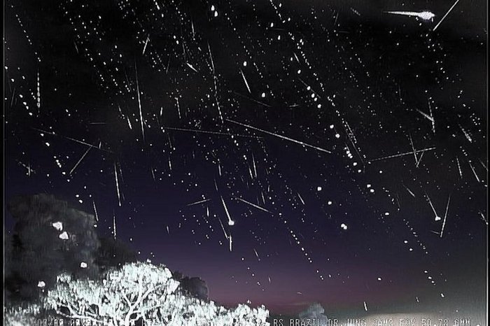 Chuva de meteoros Perseidas terá um de seus picos na madrugada deste sábado (13)