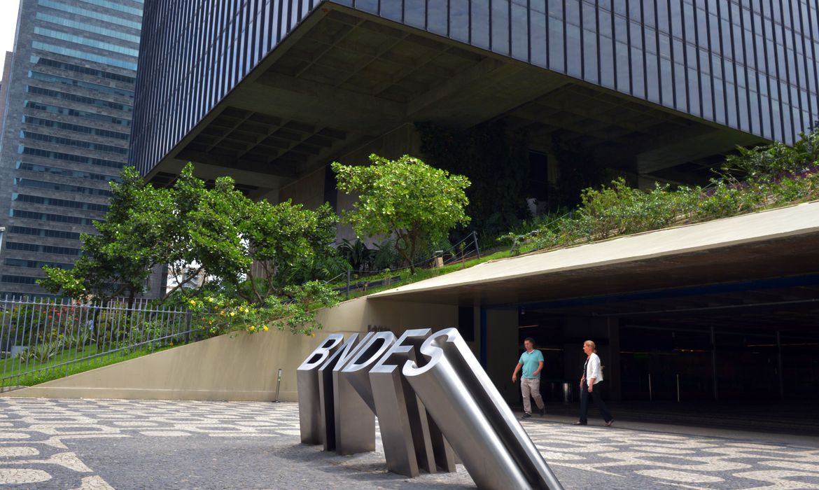 BNDES vai liberar R$ 22 bilhões para MEIs, micro e pequenas empresas. Veja detalhes