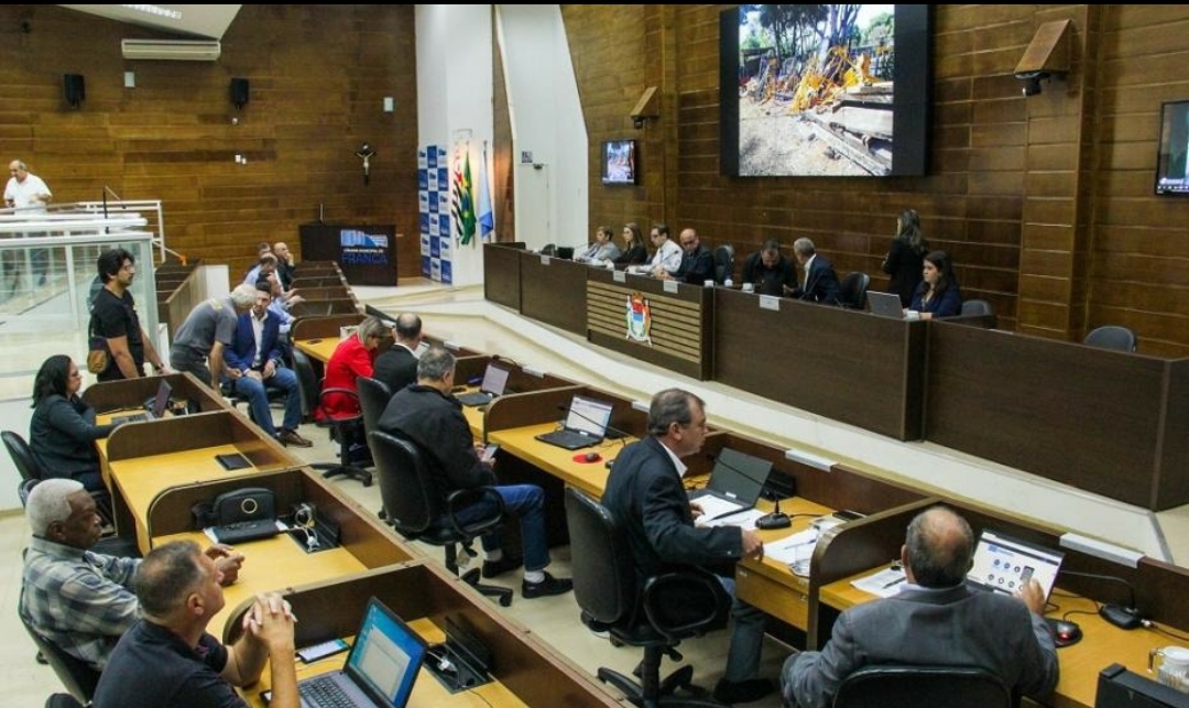 Câmara vota projeto para incentivar população a usar calçadas corretamente em Franca