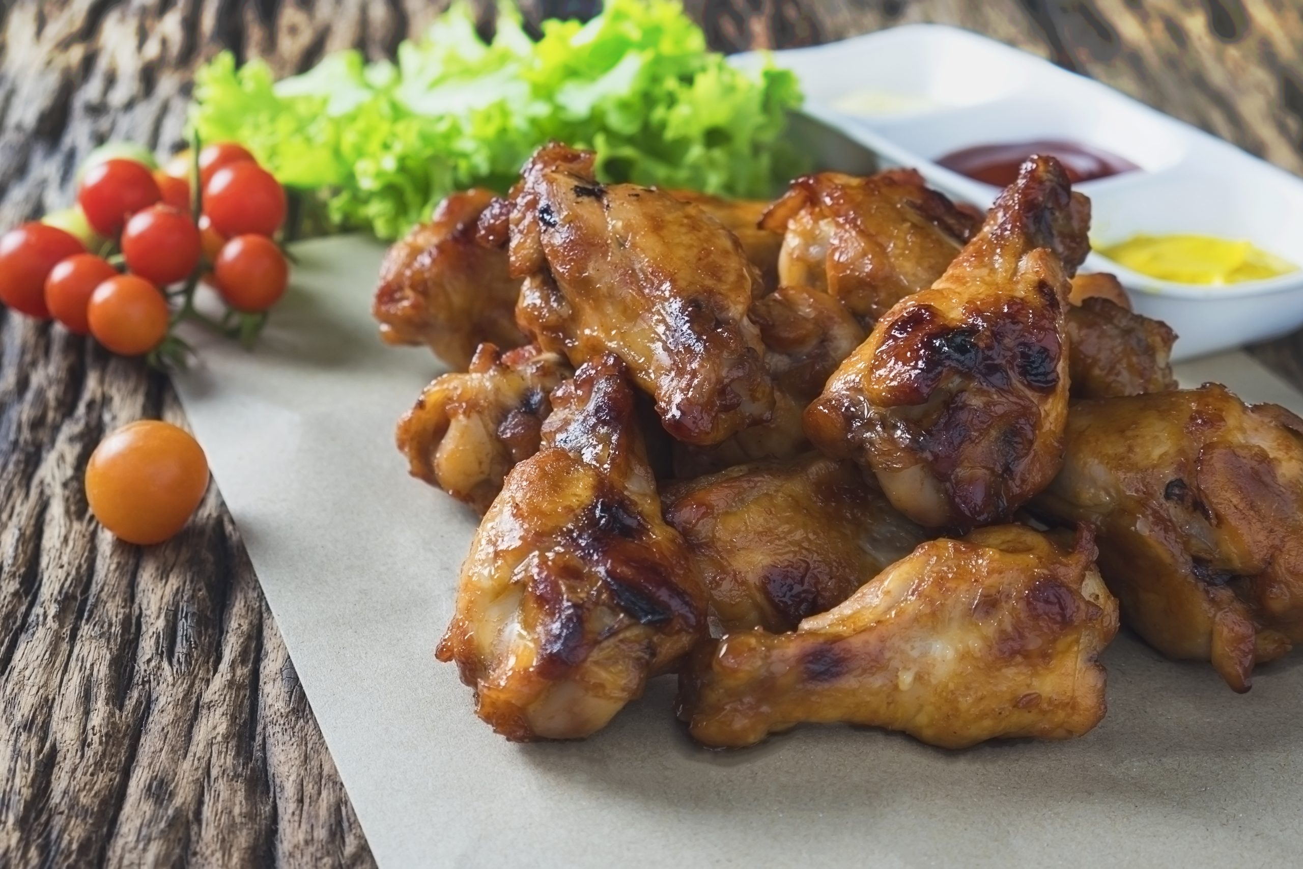 Comer frango com pele faz mal? Saiba se esse hábito normal pode prejudicar sua saúde