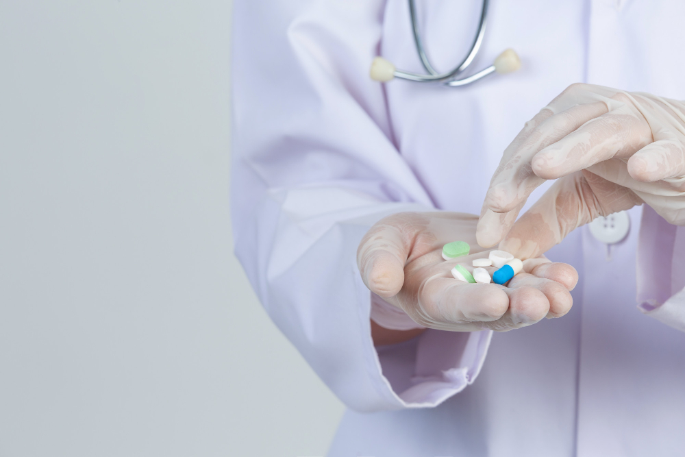 Antibióticos e mucolíticos lideram lista de medicamentos em falta, aponta pesquisa