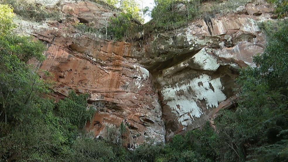 Com estiagem que já dura 3 meses, cachoeiras de Altinópolis ficam quase sem água