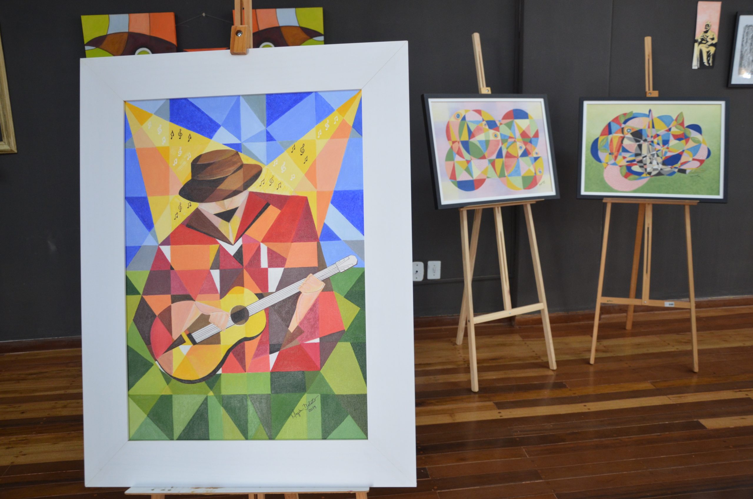 Exposição Recomeço: Entre Cores pode ser visitada até 16/09 na Casa da Cultura