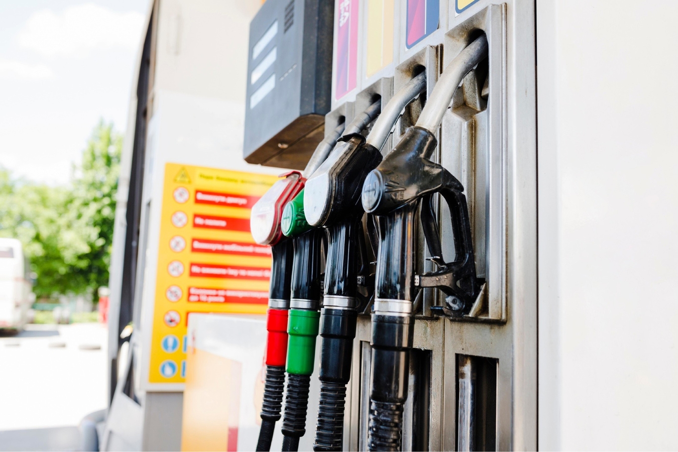 Petrobras anuncia nova redução no preço da gasolina a partir de terça-feira (16)