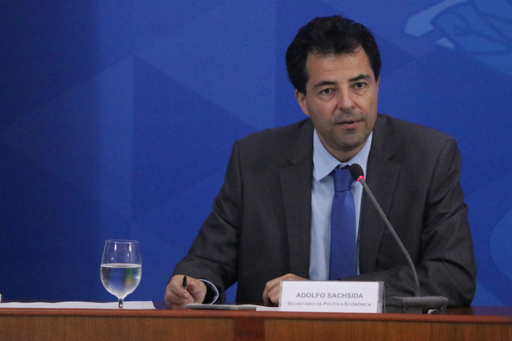 Conta de energia elétrica pode cair até 7%, diz ministro do governo Bolsonaro