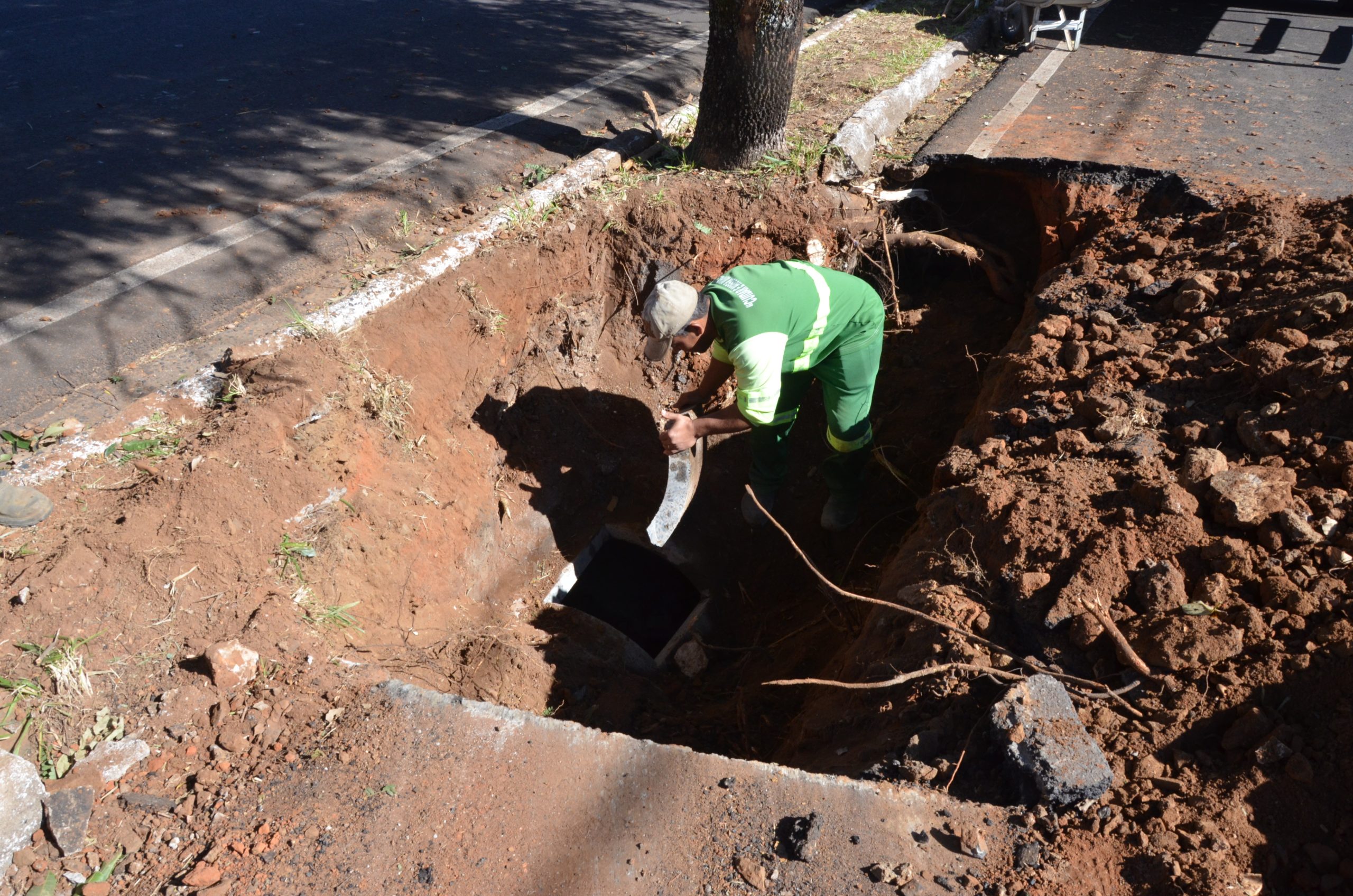 Em Franca, galerias do bairro Jardim Integração passam por manutenção preventiva