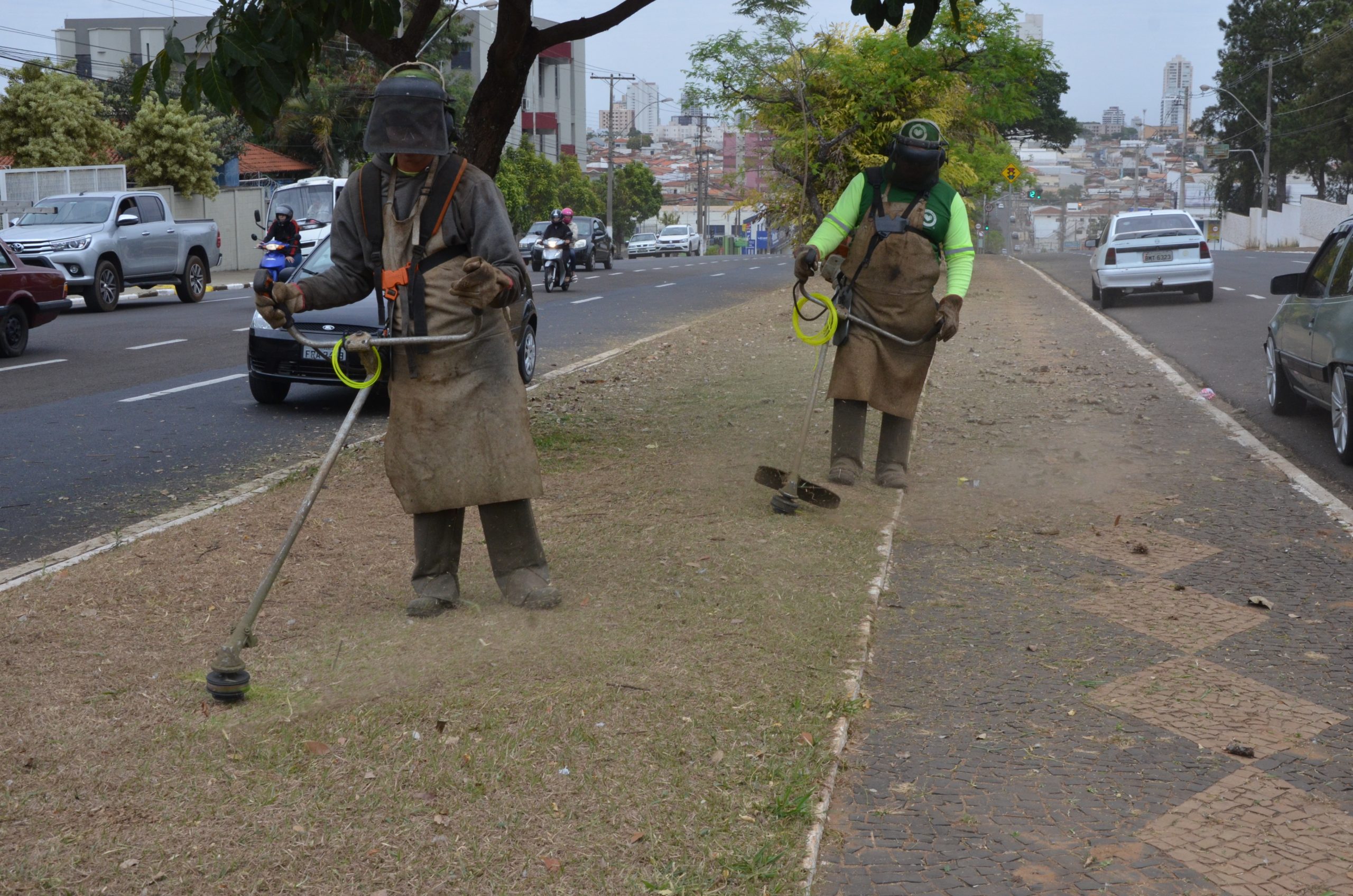 Franca intensifica ações com equipes de limpeza urbana por toda a cidade