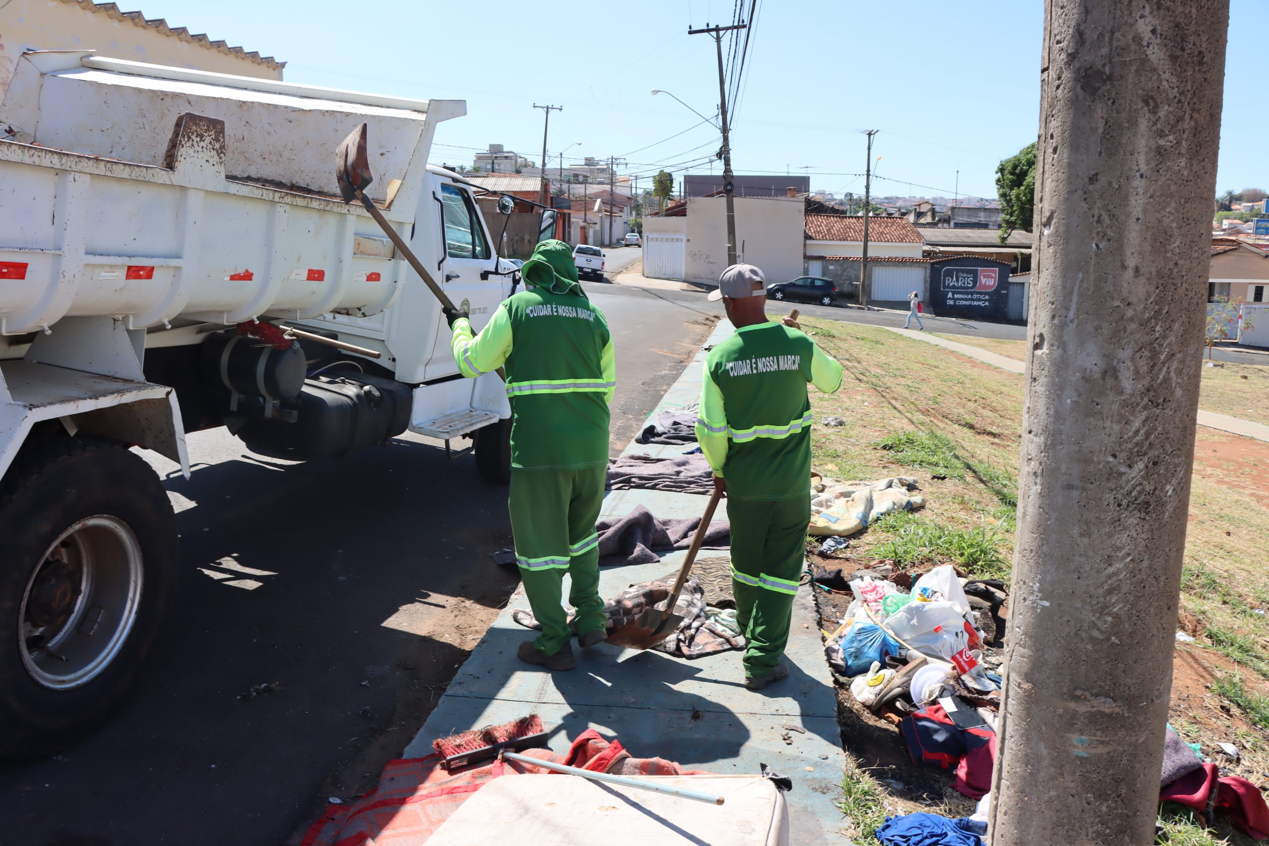 Em nova ação, Prefeitura de Franca retira barracas da frente do Espaço Dignidade