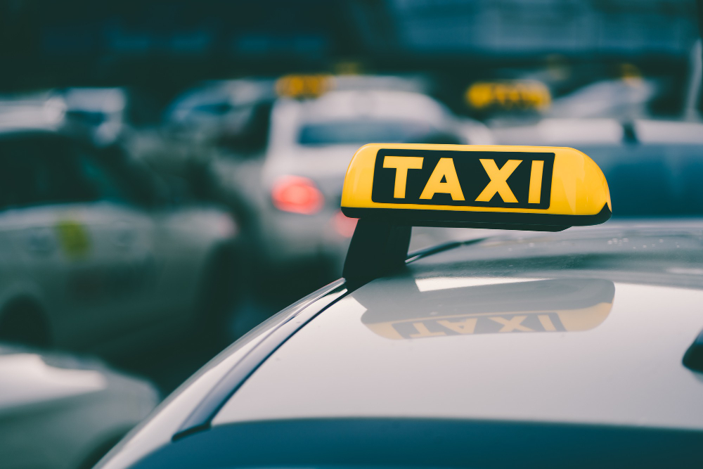 245 mil motoristas de táxis estão recebendo o Benefício Taxista do governo federal