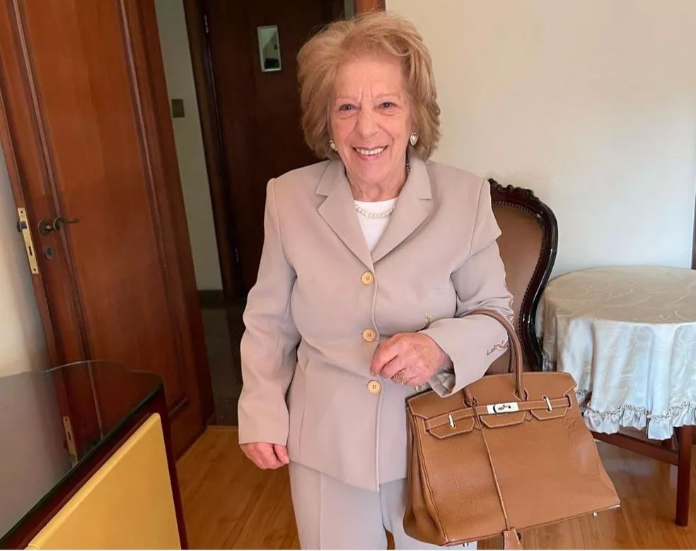 “Tá barato”: Aos 84 anos, ela virou influencer mostrando suas compras de luxo