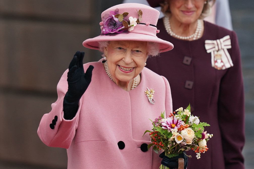 Família real se reúne após chamado dos médicos por estado de saúde de Elizabeth 2ª