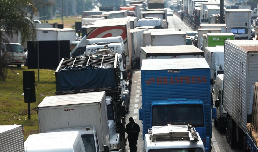 Prazo para caminhoneiros fazerem declaração para Auxílio se encerra nesta segunda