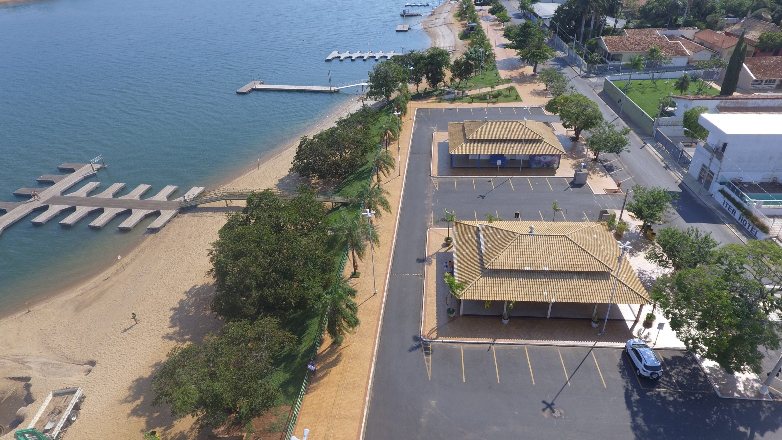 Prefeitura de Rifaina lança edital para concessão de dois quiosques na orla da praia