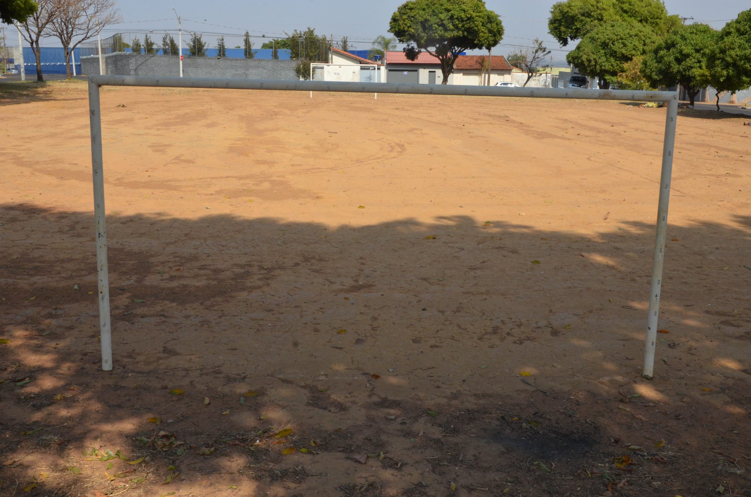 Campo de futebol entre bairros Guanabara e Vila Exposição vai receber melhorias