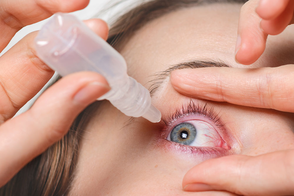 Sente os olhos secos ao longo do dia? Saiba o que fazer para melhorar a situação!