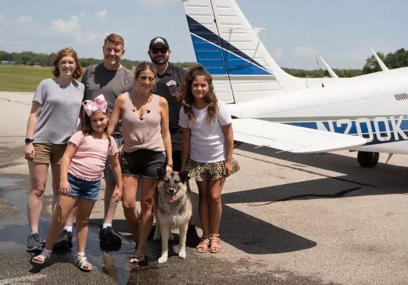 Roubada há 5 anos, cachorra viaja mais de mil km e volta para casa da sua família
