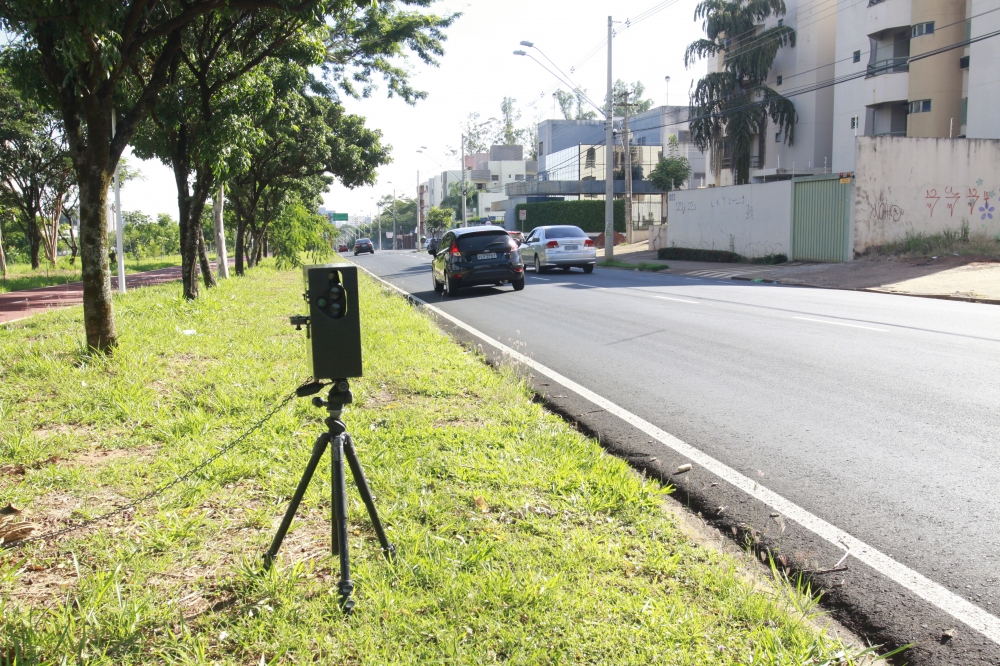Qual é a tolerância de velocidade de um radar? Conheça os limites e evite multas