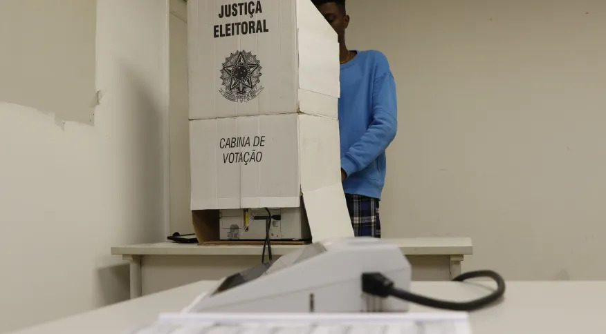 E agora? Resultados das urnas divergem das pesquisas eleitorais em 21 estados e DF