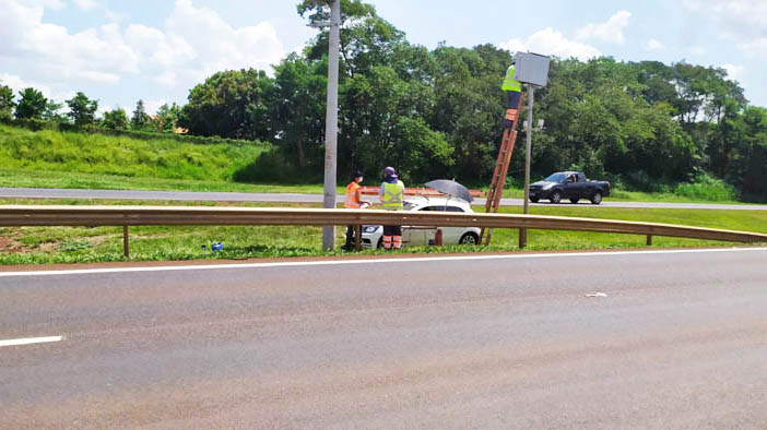 Ipem-SP verifica o radar na rodovia Cândico Portinari, perto da Polícia Rodoviária