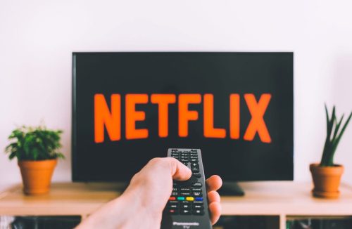 Netflix lança plano básico com anúncios, inclusive no Brasil; saiba mais - Jornal da Franca