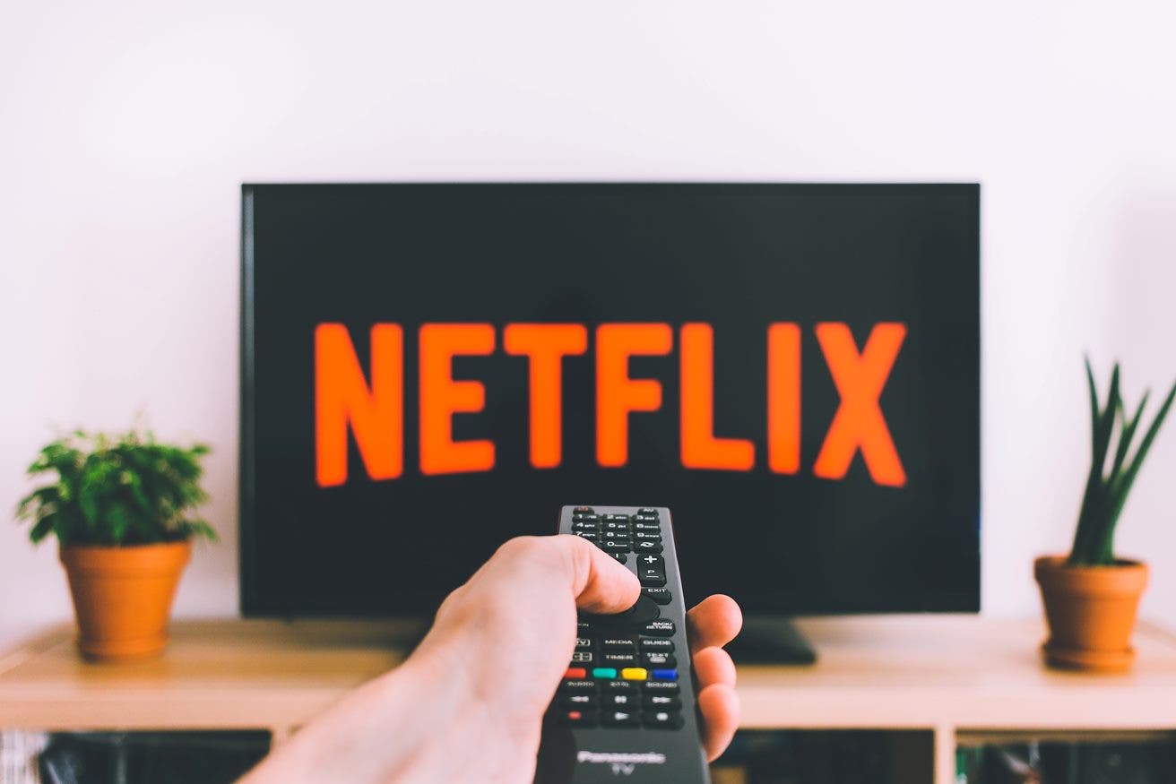 Netflix lança plano básico com anúncios, inclusive no Brasil; saiba mais