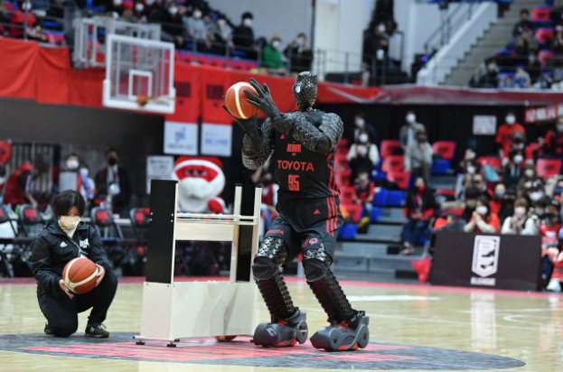 Robô jogador de basquete aprende a driblar e acerta mais de 2 mil lances diretos