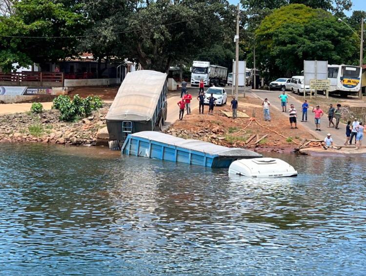 Prefeitura de Delfinópolis proibe, por ora, caminhões pesados na travessia da balsa