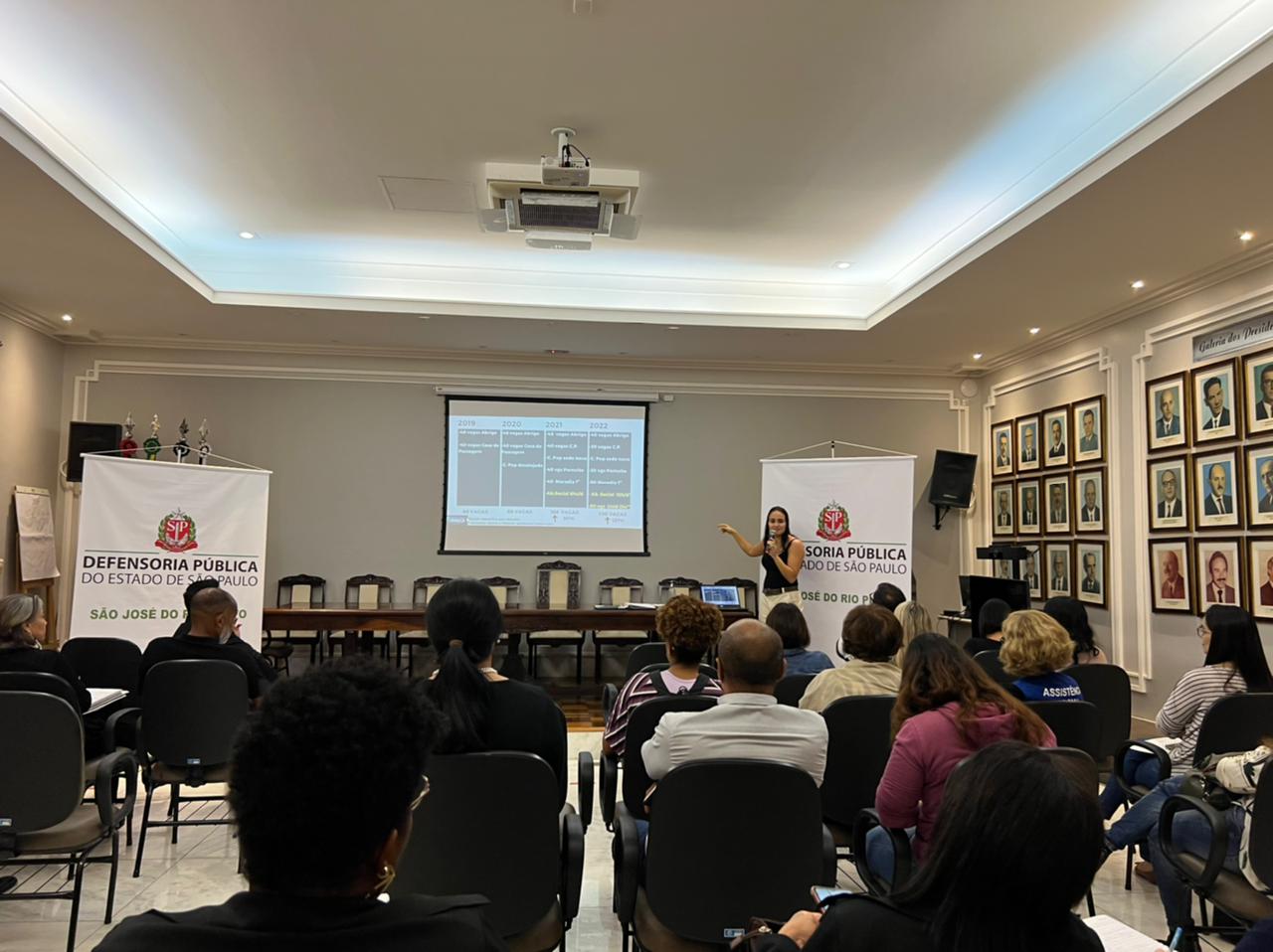 Franca apresenta políticas públicas para moradores de rua em São José do Rio Preto