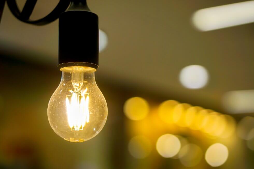 Quem pode ficar com a conta de energia gratuita em novembro? Veja os critérios