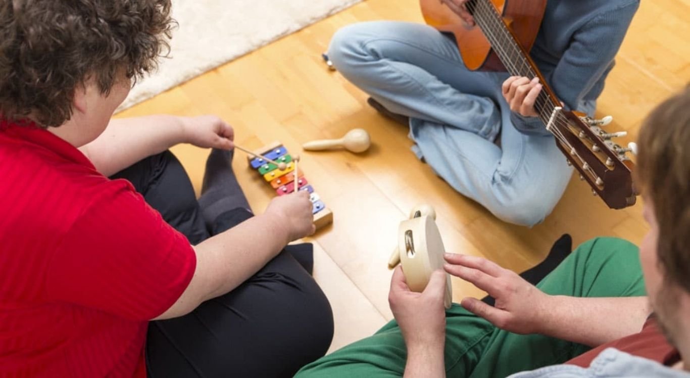 Musicoterapia: entenda os benefícios da prática para o autismo!