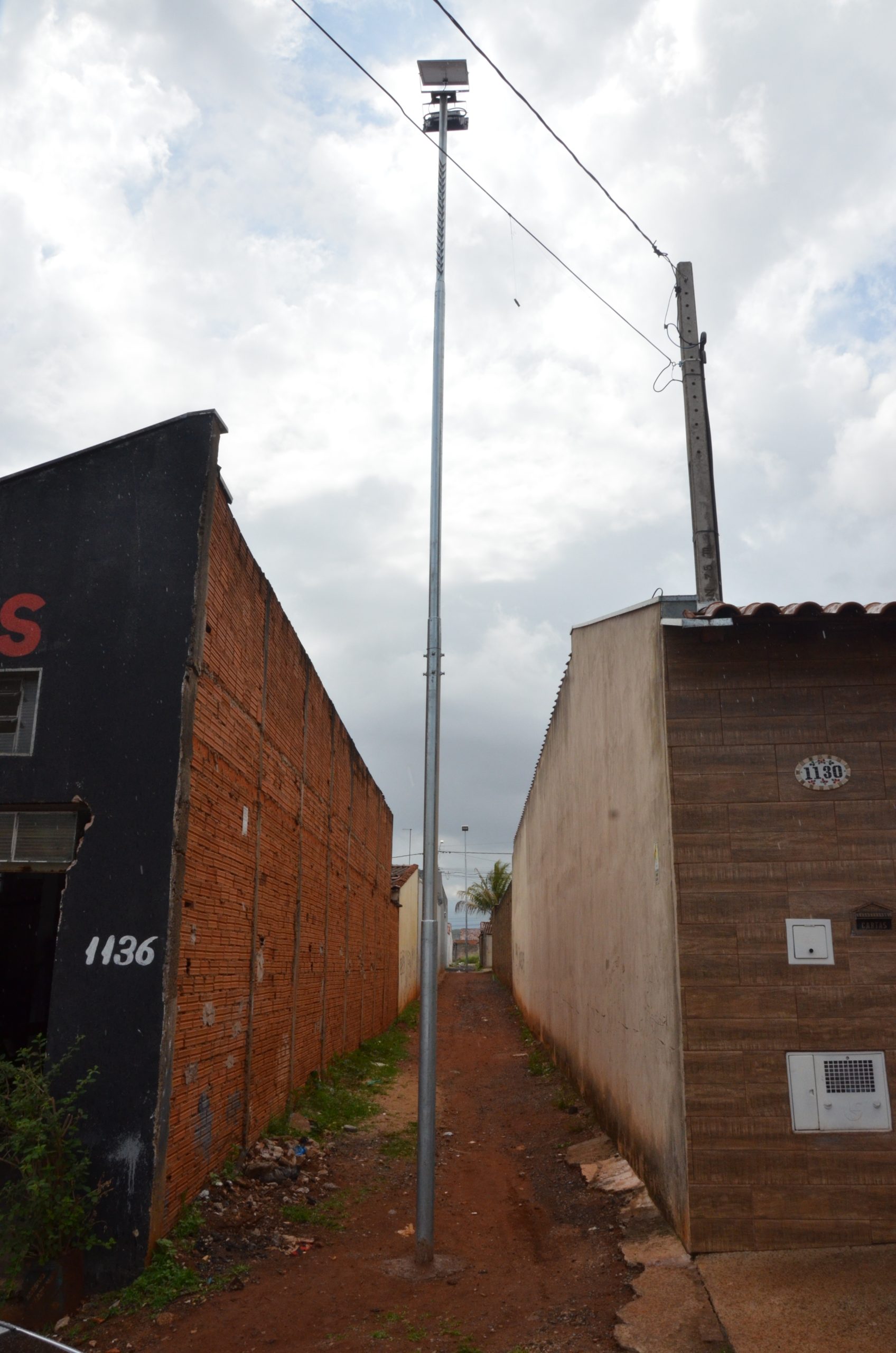 Vielas no bairro Jardim Martins, em Franca, recebem postes e iluminação fotovoltaica