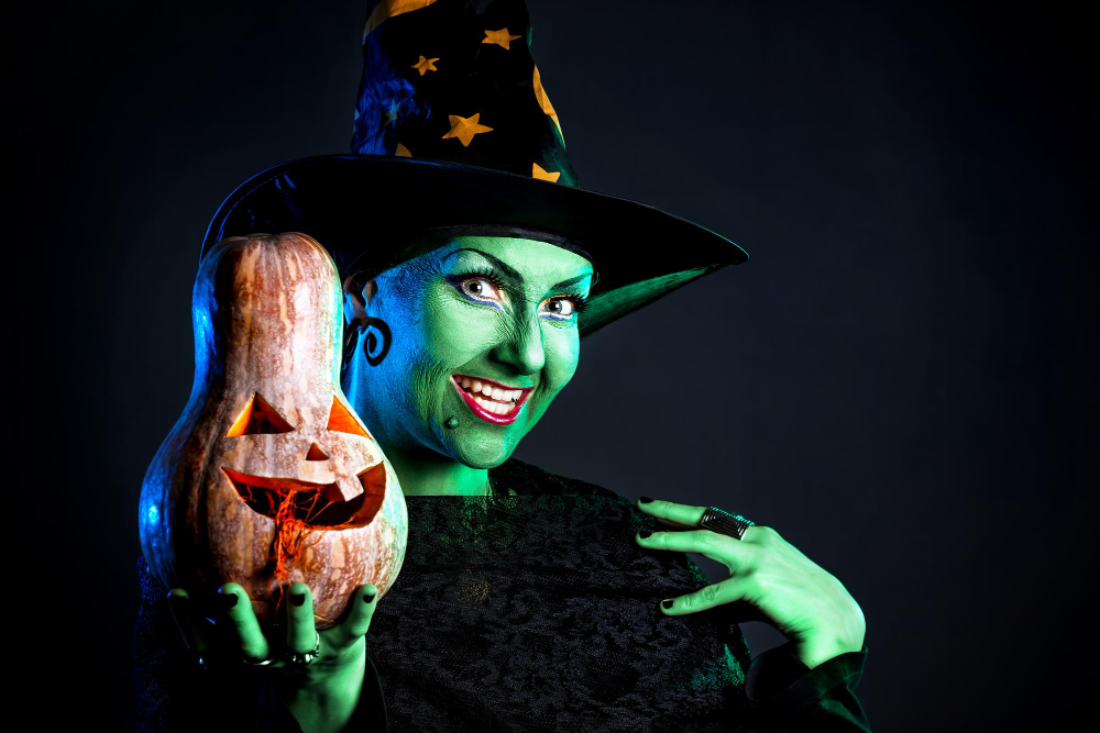 Com o Halloween chegando, veja os cuidados para comprar fantasias e acessórios