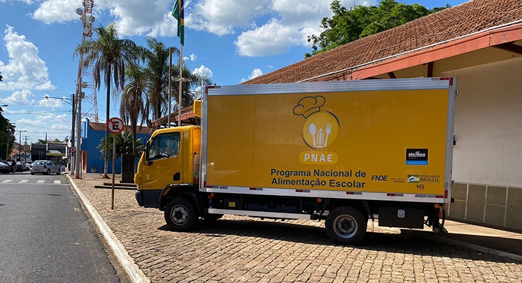 Prefeitura de Pedregulho recebe caminhão frigorífico do governo do Estado de SP