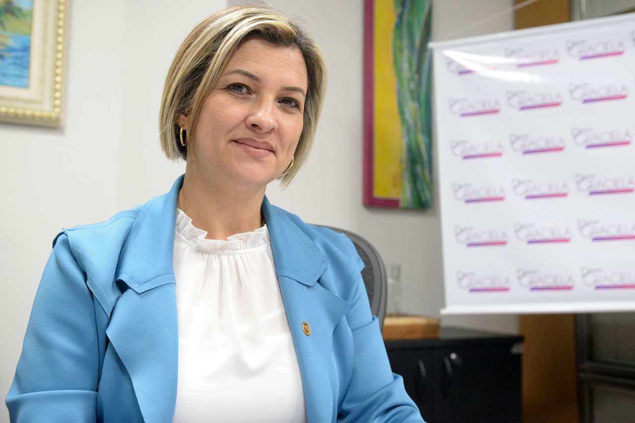 Está valendo: governador sanciona lei que acaba com descontos dos aposentados