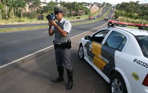 Polícia Rodoviária aperta o cerco contra álcool e barbeiragens nas pistas da região