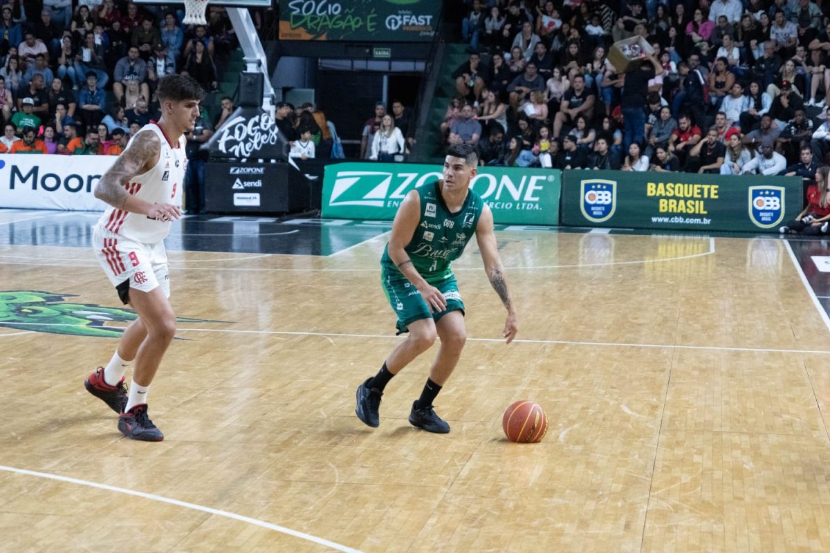 Bauru vence o Flamengo e o Sesi Franca Basquete é o último invicto do NBB