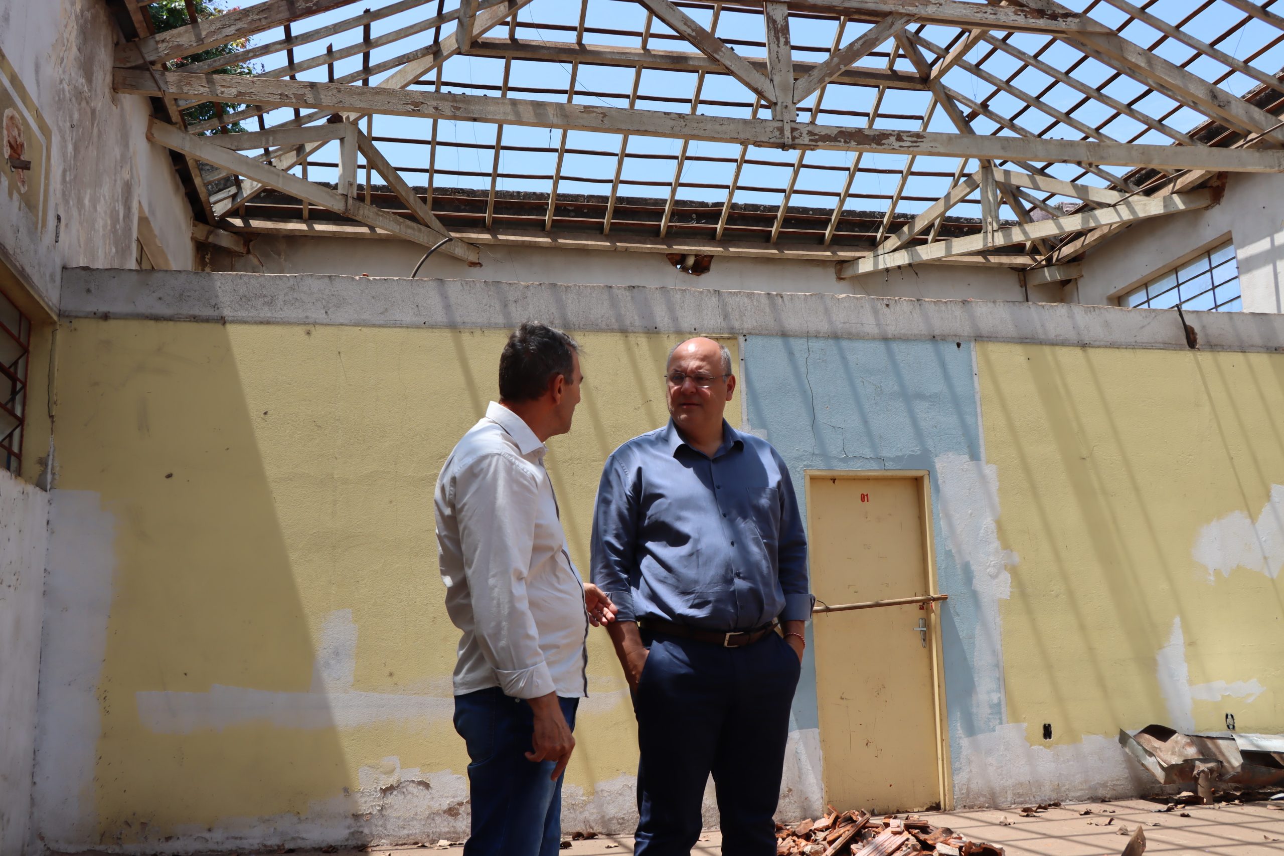 Prefeito Alexandre Ferreira inspeciona obras de revitalização da antiga Mogiana